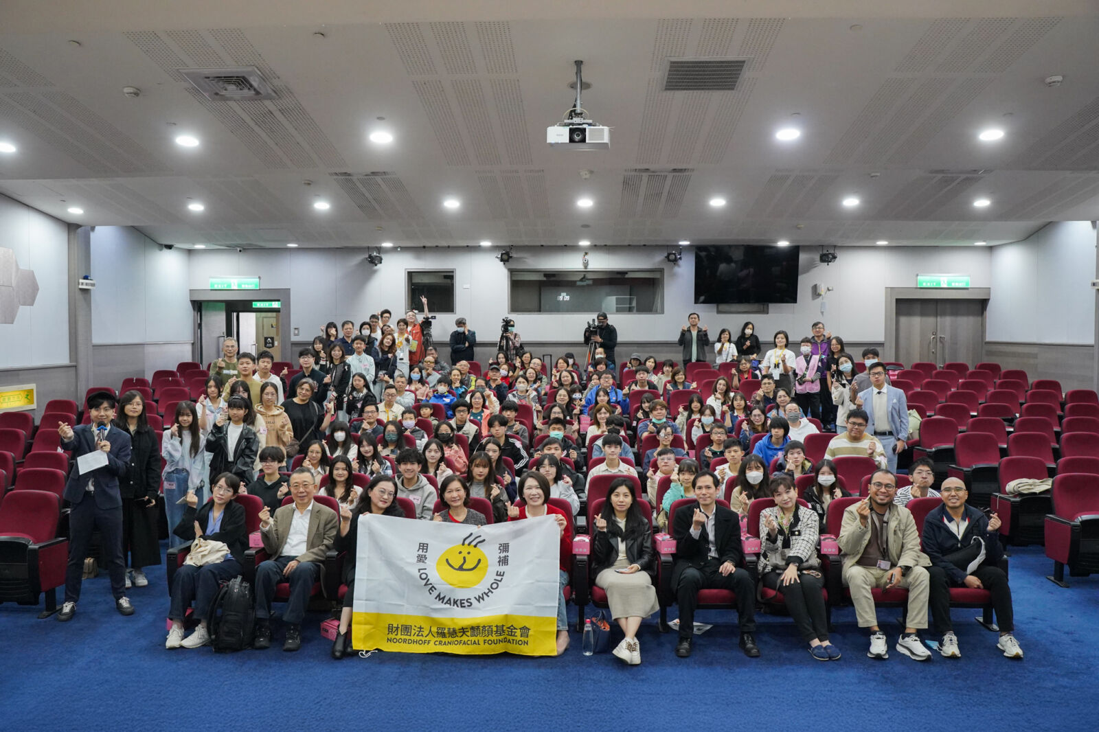 羅慧夫顱顏基金會表揚228位獲獎青年...