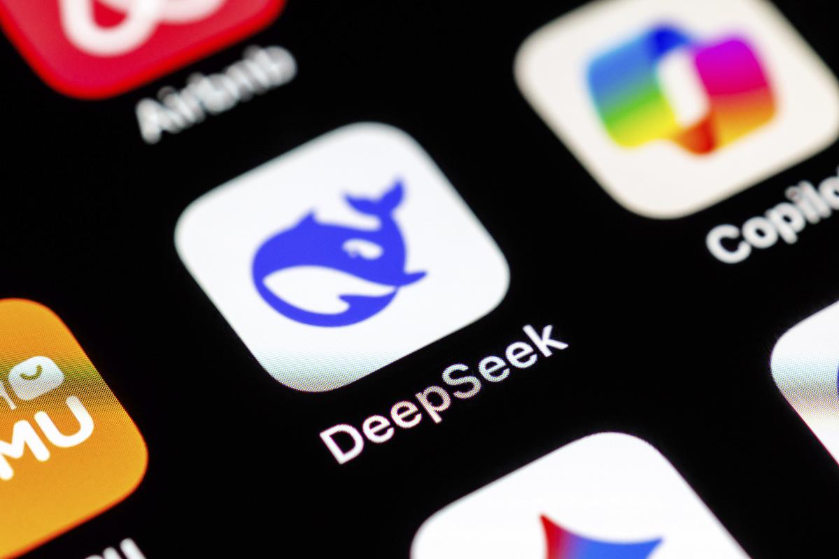 大型語言模型要退位了？Hugging Face 執行長：AI 下一步是「小而專」！