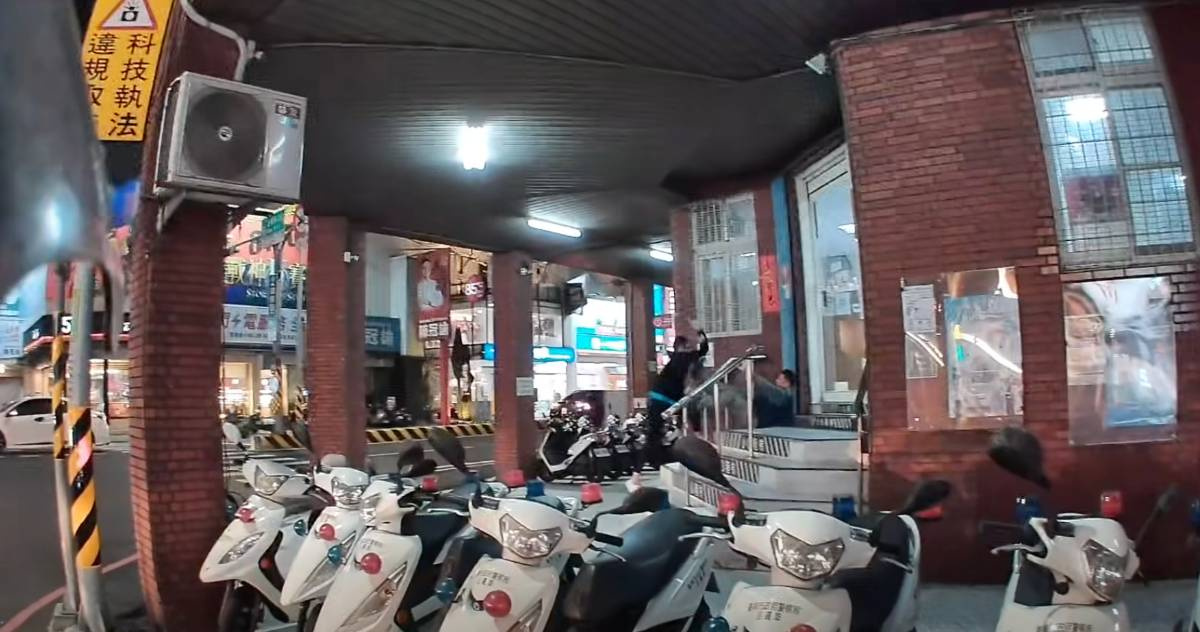 台南街頭隨機砍人釀2傷！黃偉哲公開監視器畫面　速赴院探視傷者