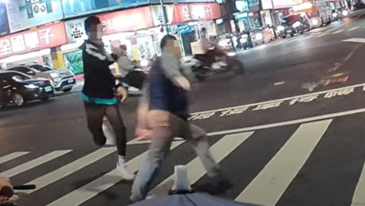 台南隨機殺人影片曝！足療師失戀突抓狂　路人慘痛爬進派出所仍遭捅