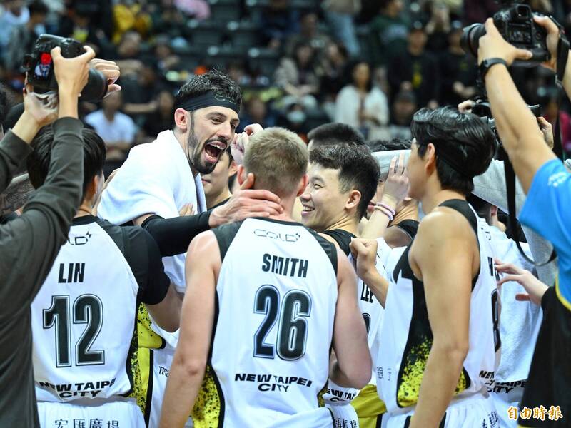 東超》國王今踢館東京電擊 贏球晉級季...