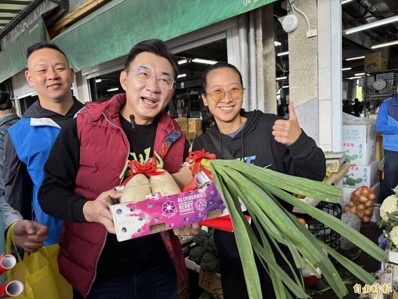 江啟臣豐原市場發春聯拜早年 喊話黨中央拿出智慧解決台中市長提名問題